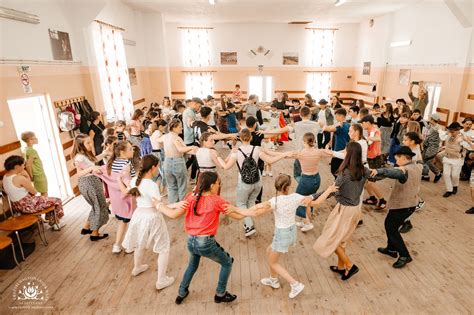 Gyerekek táncházban