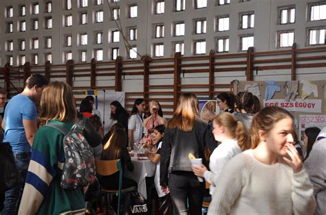 A Photoshop felületén megjelenő hibajelzés a megtelt munkalemezről