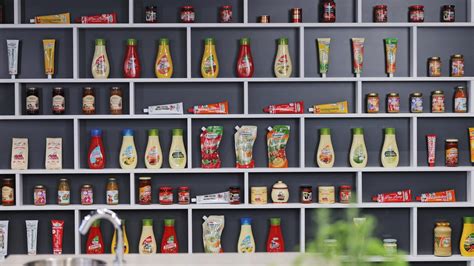 Választék poharakból és bögrékből