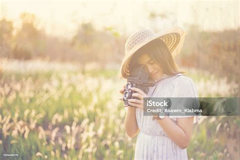 Fiatal fotós a természetben