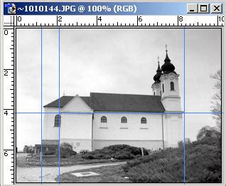 Illusztráció a Photoshop Korrekció paneljéről, kiemelve a különböző színkorrekciós eszközöket.