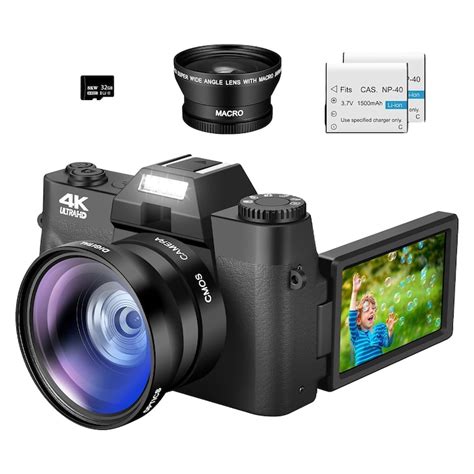 Fényképezőgép állvánnyal és nagylátószögű objektívvel